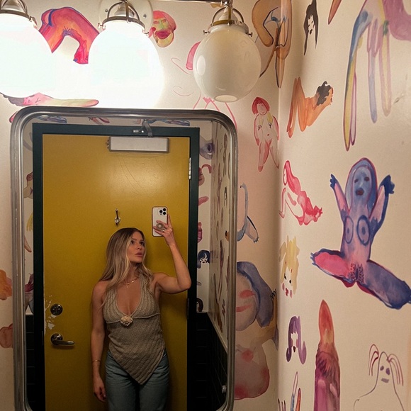 ✨MEET THE POSHER✨ - Picture 3 of 3